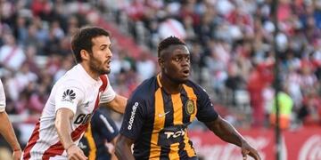 El colombiano había confirmado que la molestia se produjo mientras disputaba una pelota con Lucas Pratto\u002E (Prensa Rosario Central)