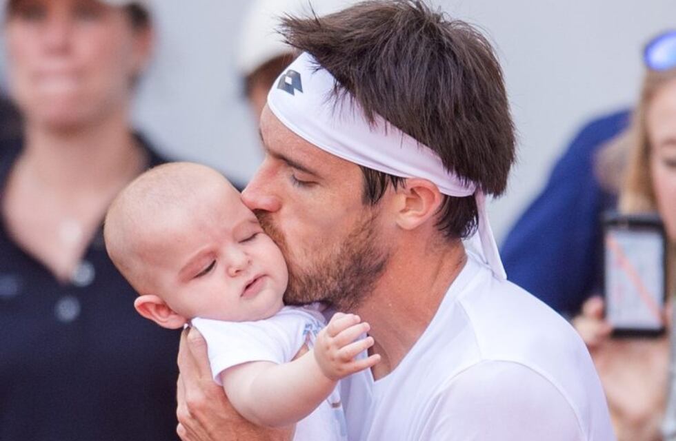 El tierno festejo de Leonardo Mayer con su hijo tras consagrarse en Hamburgo