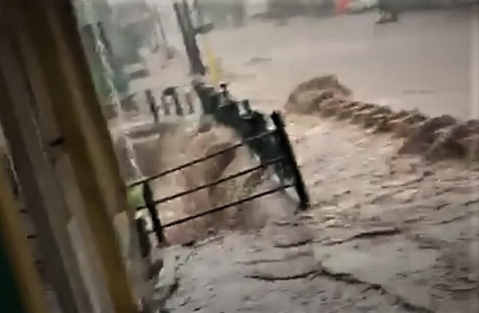Vídeo: Unquillo sobrepasado por el agua