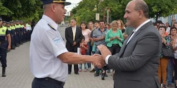 El comisario recibió una mención por parte del gobernador Juan Manzur, en diciembre pasado\u002E (Foto: Facebook Alfredo Pineda)