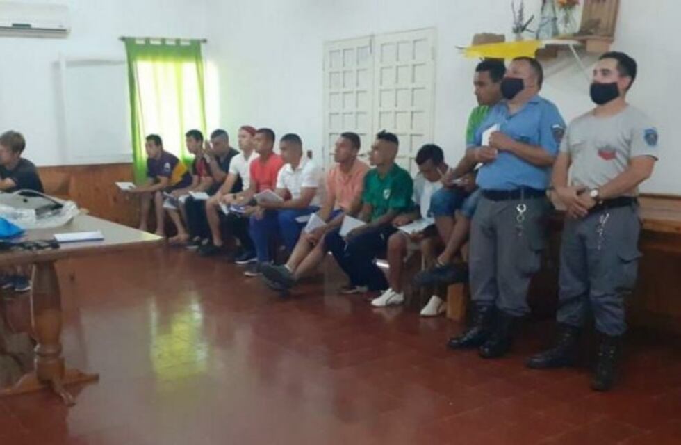 Internos de la cárcel de Eldorado participan de una capacitación en cocina