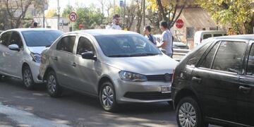 Cuatro vehu00edculos estuvieron involucrados en el siniestro. Una mujer fue trasladada hasta el Hospital Central.