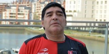Diego Maradona con la camiseta de Newell's\u002E (CANOB)