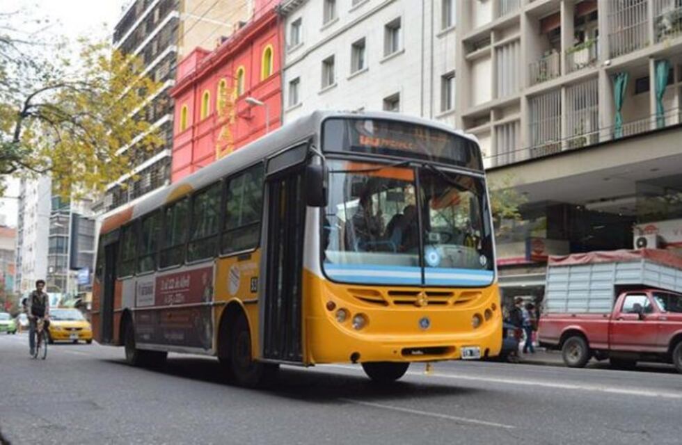Presentan un proyecto para que se vacune al personal del transporte público en Córdoba