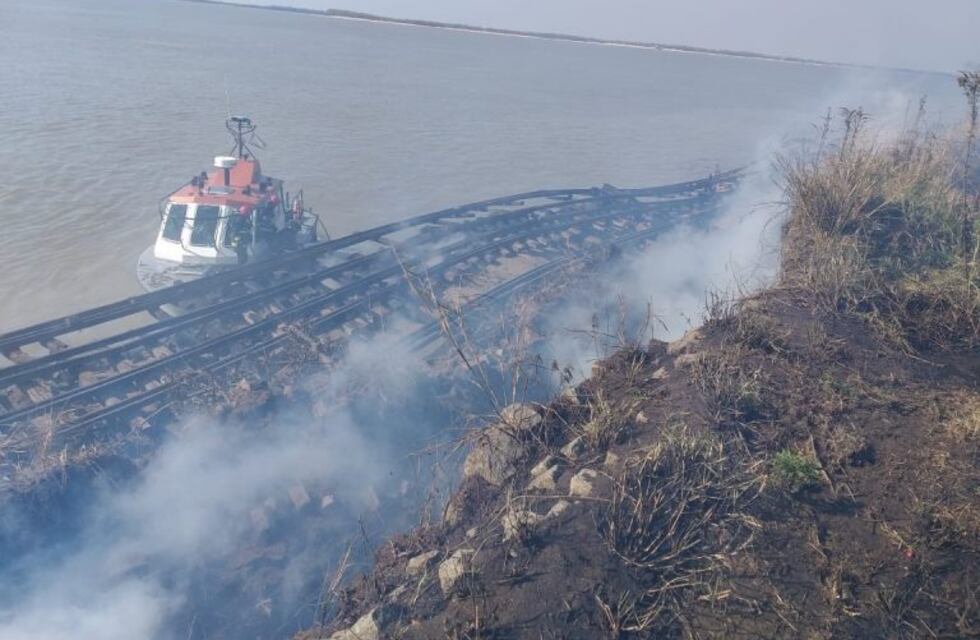 Incendio en la ex zona franca de Bolivia demandó un segundo día de trabajo