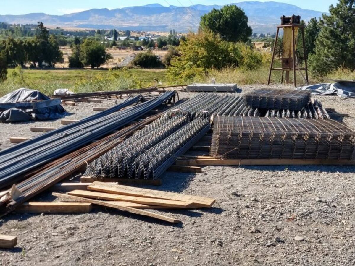 Se supervisó el armado de piezas para el puente de Caleta Córdova