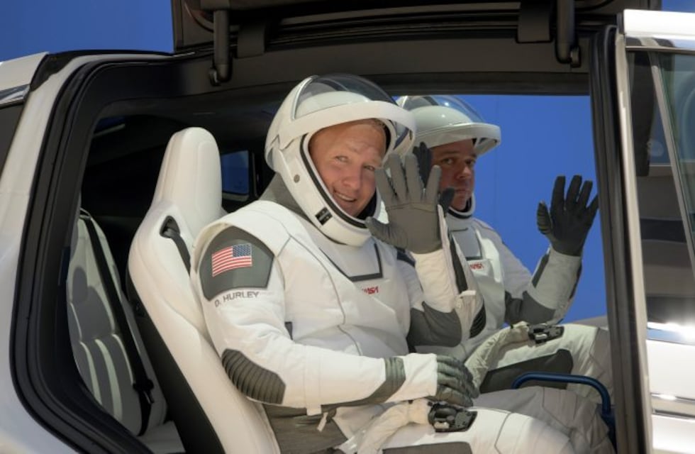 EE.UU. regresa al espacio con vuelos tripulados propios