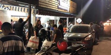 La gente se agolpó en las heladerías para aprovechar los descuentos\u002E