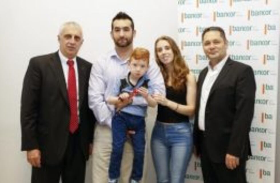 Entregaron la primera escritura del "Procrear Solución Casa Propia"