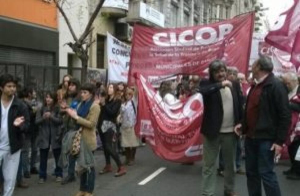 Médicos y profesionales de la salud bonaerenses cumplen su segundo paro del año con 90% de acatamiento