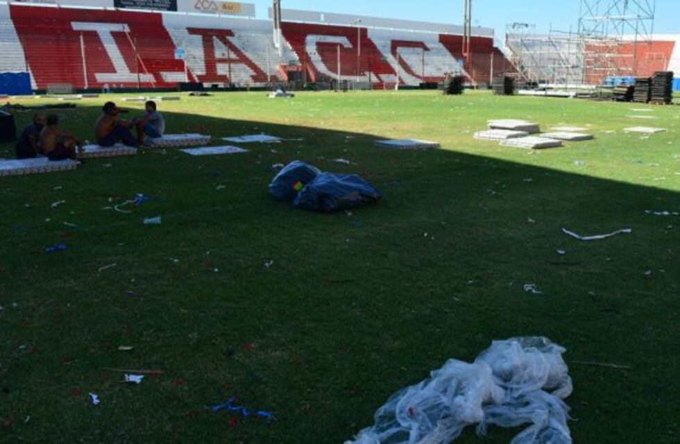 Así quedó el campo de juego después de Phil Collins