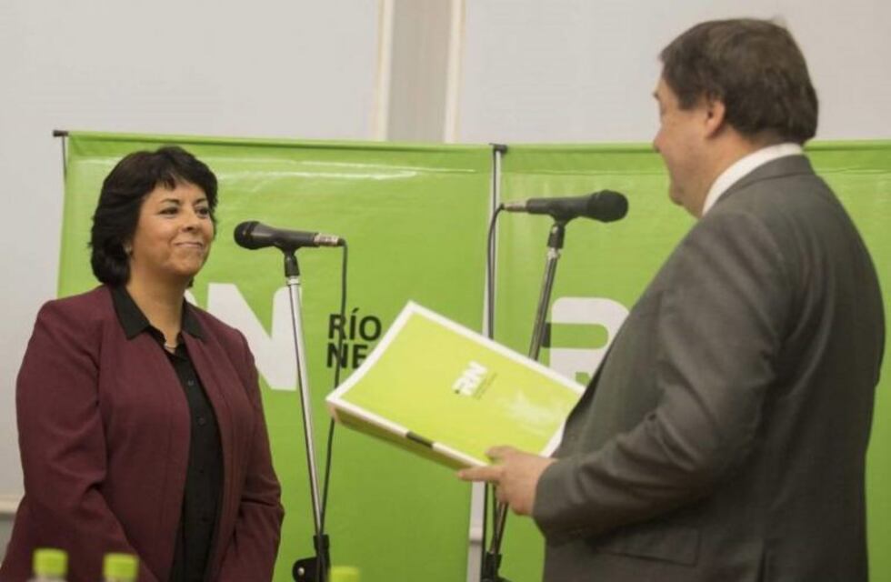 Asumió la nueva ministra de turismo de Río Negro, quien reemplazará a Arabela Carreras