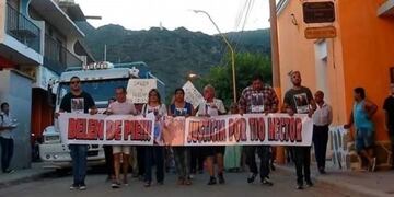 Vecinos y amigos del docente marcharon por las calles de Belén, reclamando justicia\u002E