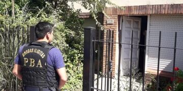 Secuestraron 17 plantas de marihuana en el patio de una vivienda