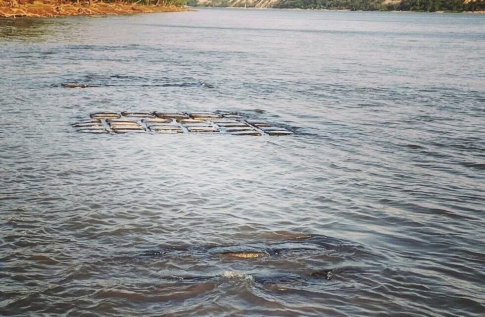 Quedó a la vista la manta que recubre el túnel subfluvial tras la bajante del río Paraná