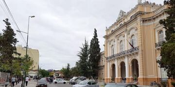 Remiseros frente a la Legislatura, Salta\u002E (Vía Salta)