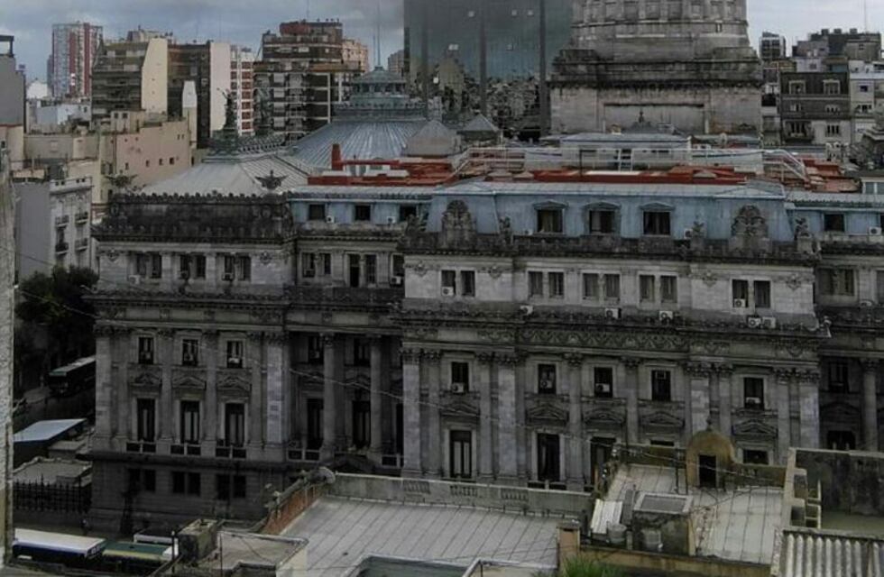 Un cortocircuito habría provocado el incendio en el anexo del Congreso de la Nación