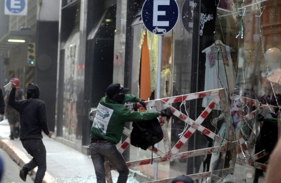 Incidentes tras la marcha en Plaza de Mayo por Santiago Maldonado