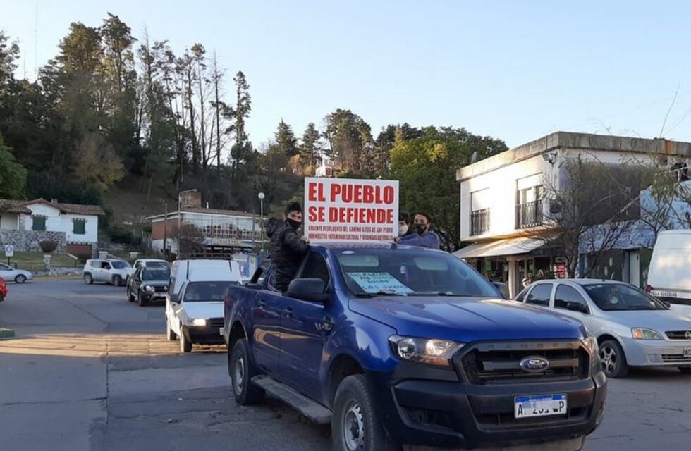Villa Giardino: más de 300 personas reclamaron la reapertura del camino Altos de San Pedro