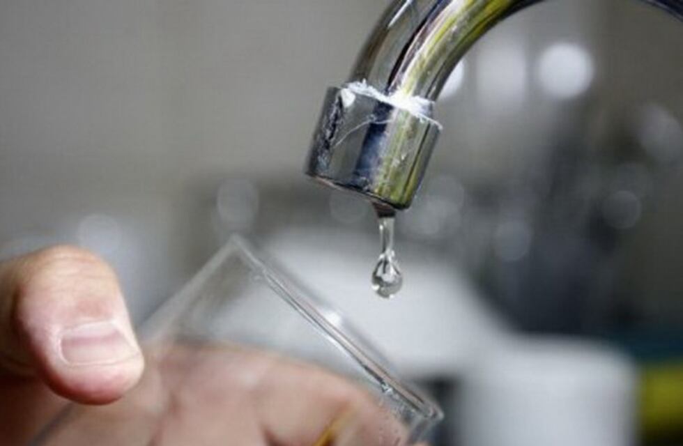 Anuncian un corte de agua para este domingo en la región