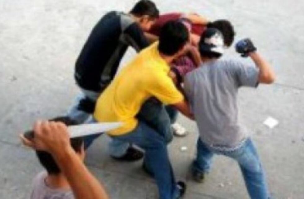 Pelea a cuchillazos: un joven muerto, un hombre herido y cinco detenidos