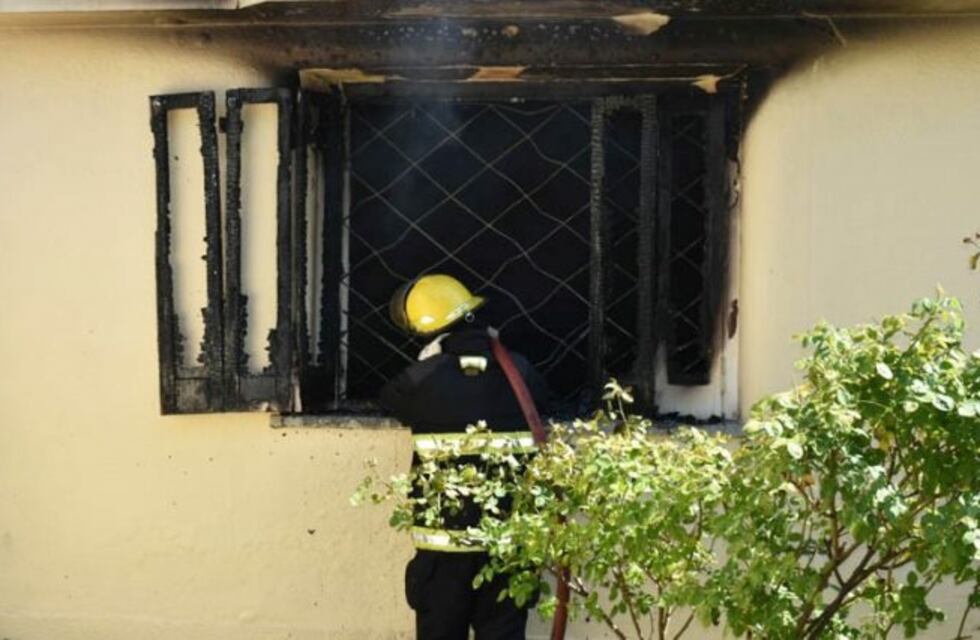 Se incendió la vivienda de una pareja de jubilados en el centro de Santa Rosa