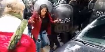 La policía reprimió a los familiares de Munyau, tras el fallo\u002E