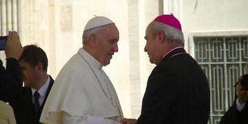 El papa Francisco junto al obispo de Jujuy, Daniel Fernández