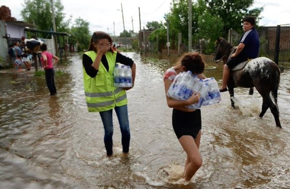 Inundaciones en La Matanza: hay miles de evacuados a la espera de que baje el agua