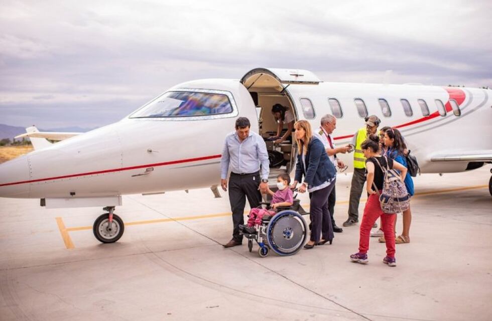 San Juan estrenó su avión sanitario con el traslado de cinco personas