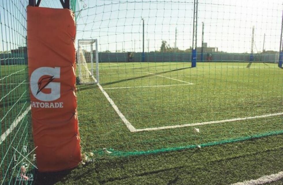 Furor por el "metegol humano" que se juega en Rosario