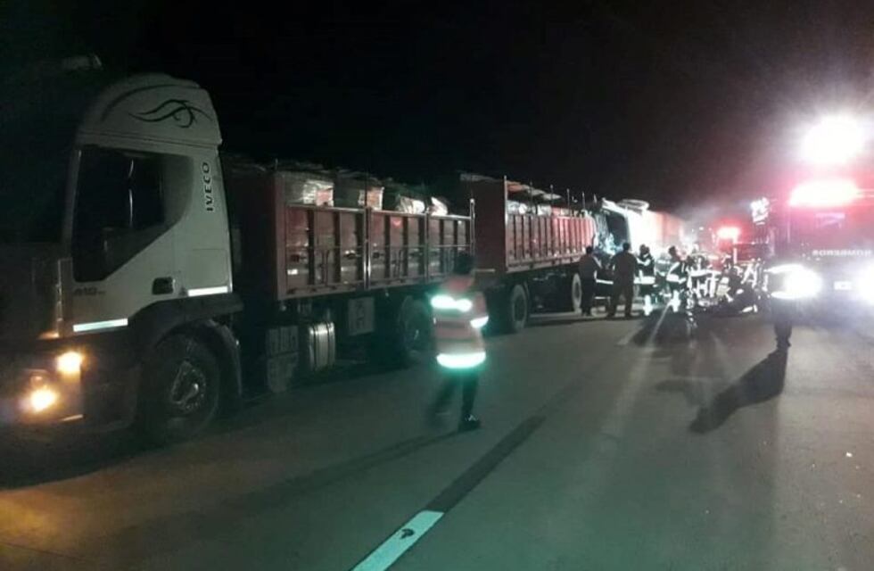 Leones: colisionaron dos camiones durante la madrugada