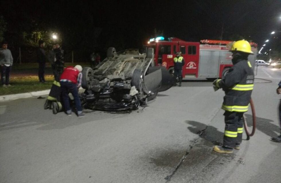 Un tremendo accidente en Yerba Buena dejó tres heridos