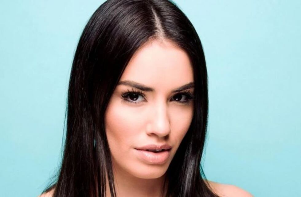 Lali Espósito sorprendió con un radical cambio de look y una foto muy sensual