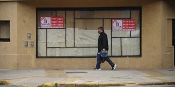 En la zona de Palermo Soho, se ven muchos comercios cerrados y con cartel de alquiler\u002E (Foto: Juano Tesone/Clarín)