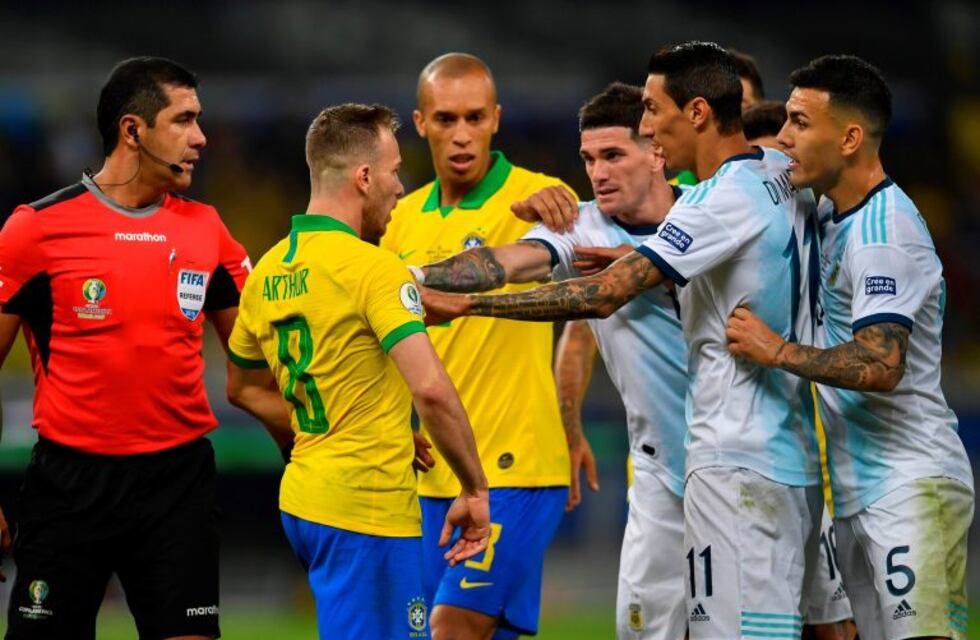 Un dirigente de Conmebol reconoció que usaron mal el VAR en Argentina-Brasil