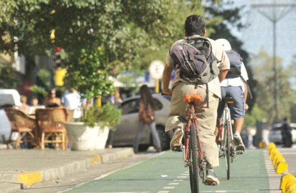 El municipio se suma a la "onda verde" y alientan el uso de bicicletas como transporte