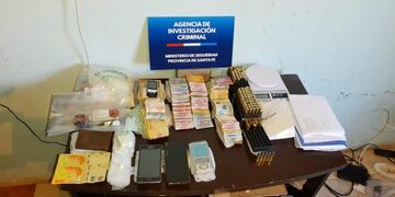 Ocho detenidos, secuestro de armas y droga en diez allanamientos (@JoseljuarezJOSE)