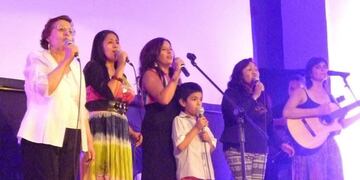Cantoras jujeñas junto a Maryta de Humahuaca\u002E Ahora preparan \
