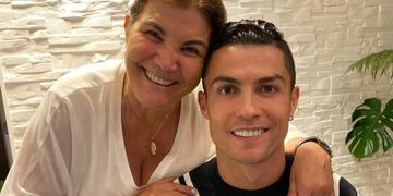Cristiano Ronaldo y su madre Dolores (Foto: Instagram/@doloresaveiroofficial)