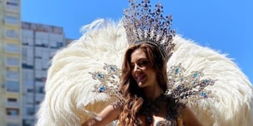 Mariana Varela con las Cataratas del Iguazú en su piel, desfilando en el concurso de Miss Universo\u002E (Facebook Argentina)
