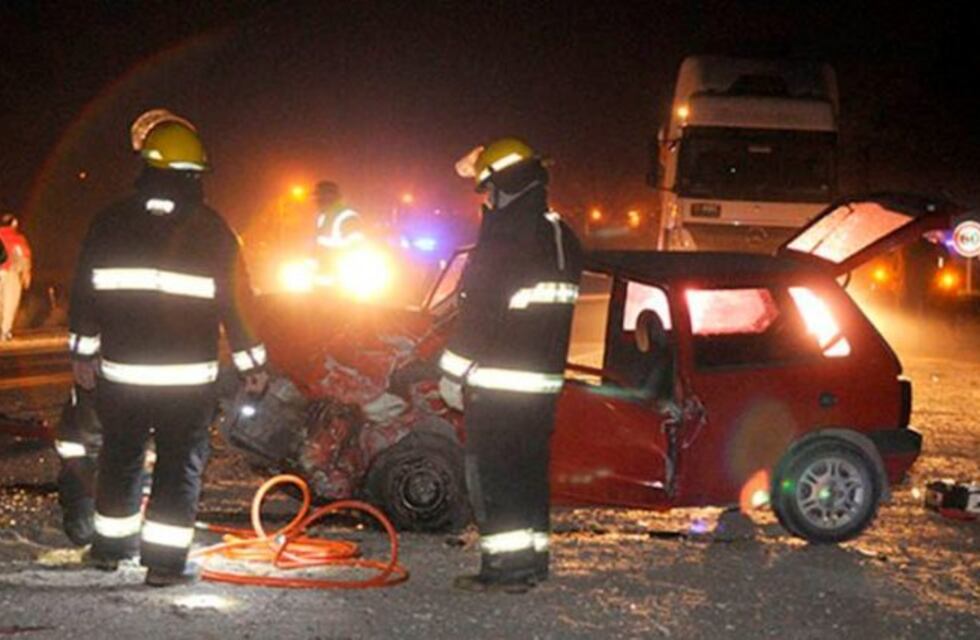 Una camioneta zigzagueante provocó un violento choque en Santa Rosa