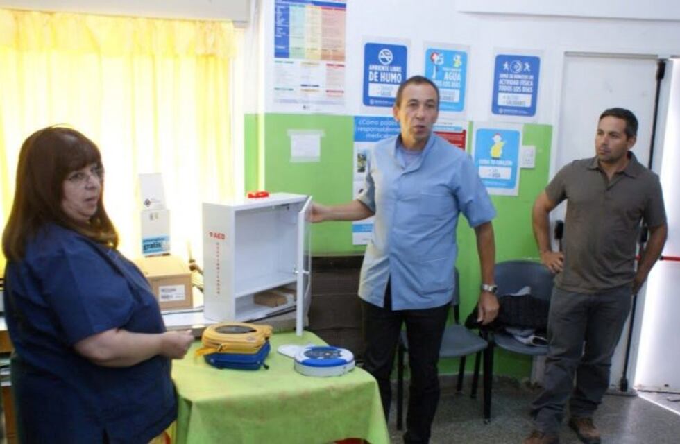 Donan un Desfibrilador Portátil al Centro de Salud del B° Mar del Plata