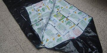 Bolsa de dormir con sachets de leche\u002E