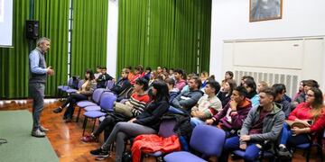Se realizará una entrega de cascos a los alumnos de quinto año Escuela de Enseñanza Orientada \