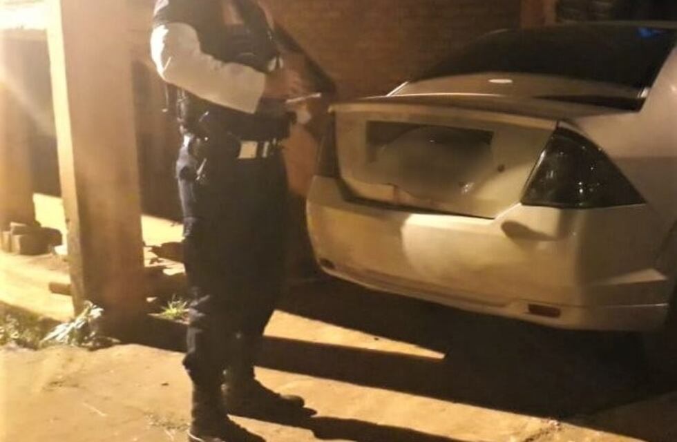 Detuvieron al conductor de un auto por maniobras peligrosas