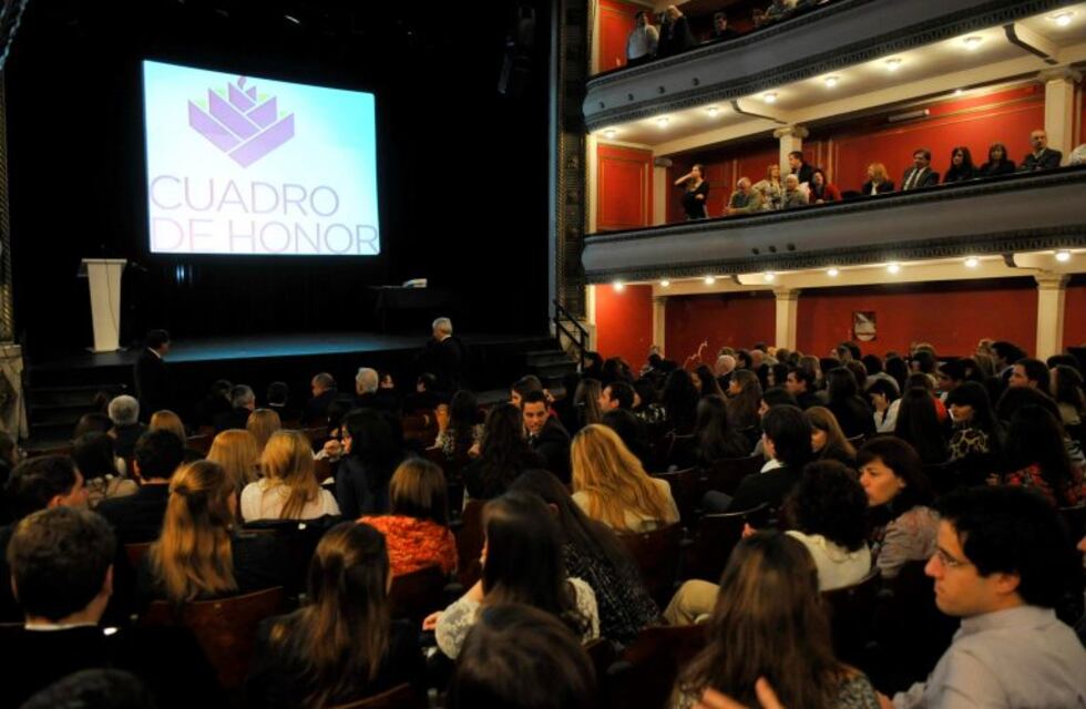 ¡A la perfección! El mejor promedio universitario de la provincia fue un diez