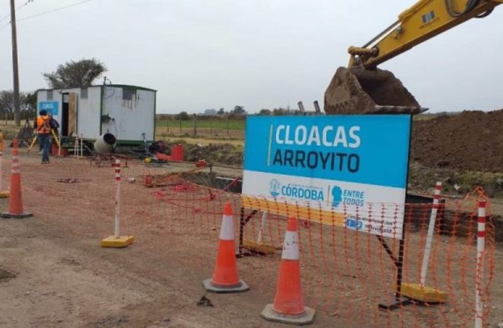 Comenzaron con la excavación de la obra de cloacas del sur de Arroyito