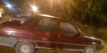 El Renault 9 en el que viajaban los delincuentes (Twitter)