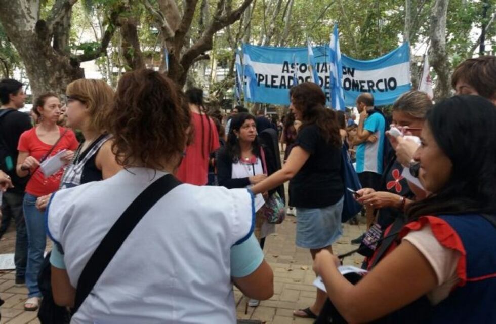 Mercantiles y maestros de escuelas públicas marcharon en respaldo al paro de la CTA